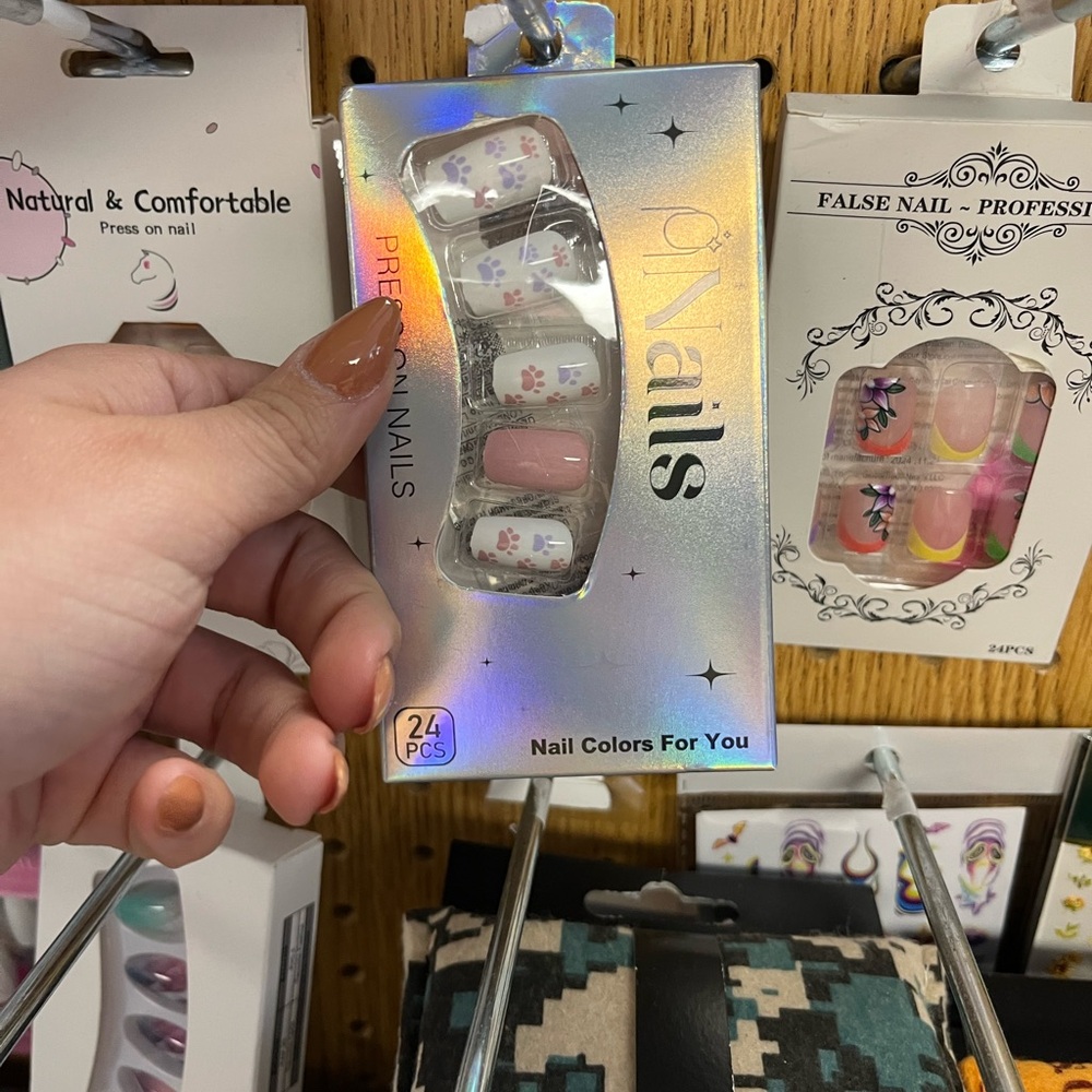 Nail Art Set with Pink and White Designs